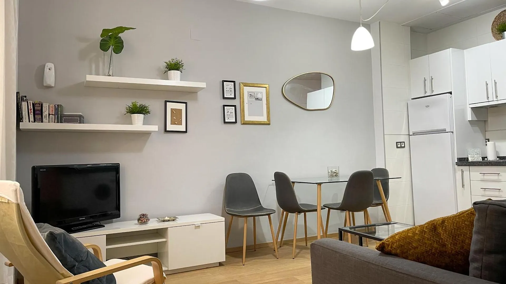 Quiet Apartment In The Heart Of Malaga Pool & Free Parking